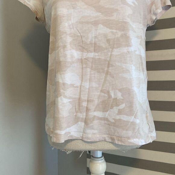 Athleta Cream Camo Organic Daily Crew Short Sleeve Tee Blouse Size Medium - Picture 3 of 8